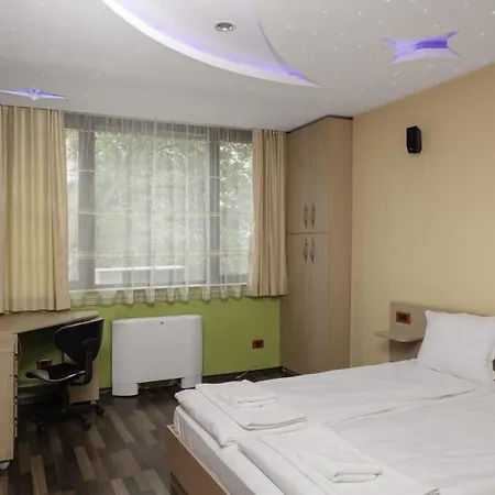 1bd Next To Women's Market Apartment *