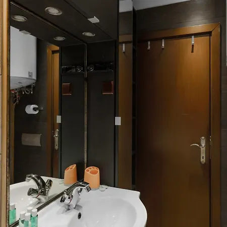 1bd Next To Women's Market Apartment